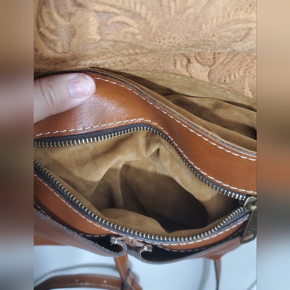 Patricia Nash Granada Leather Embossed Crossbody Western Tan Like new - Picture 9 of 16